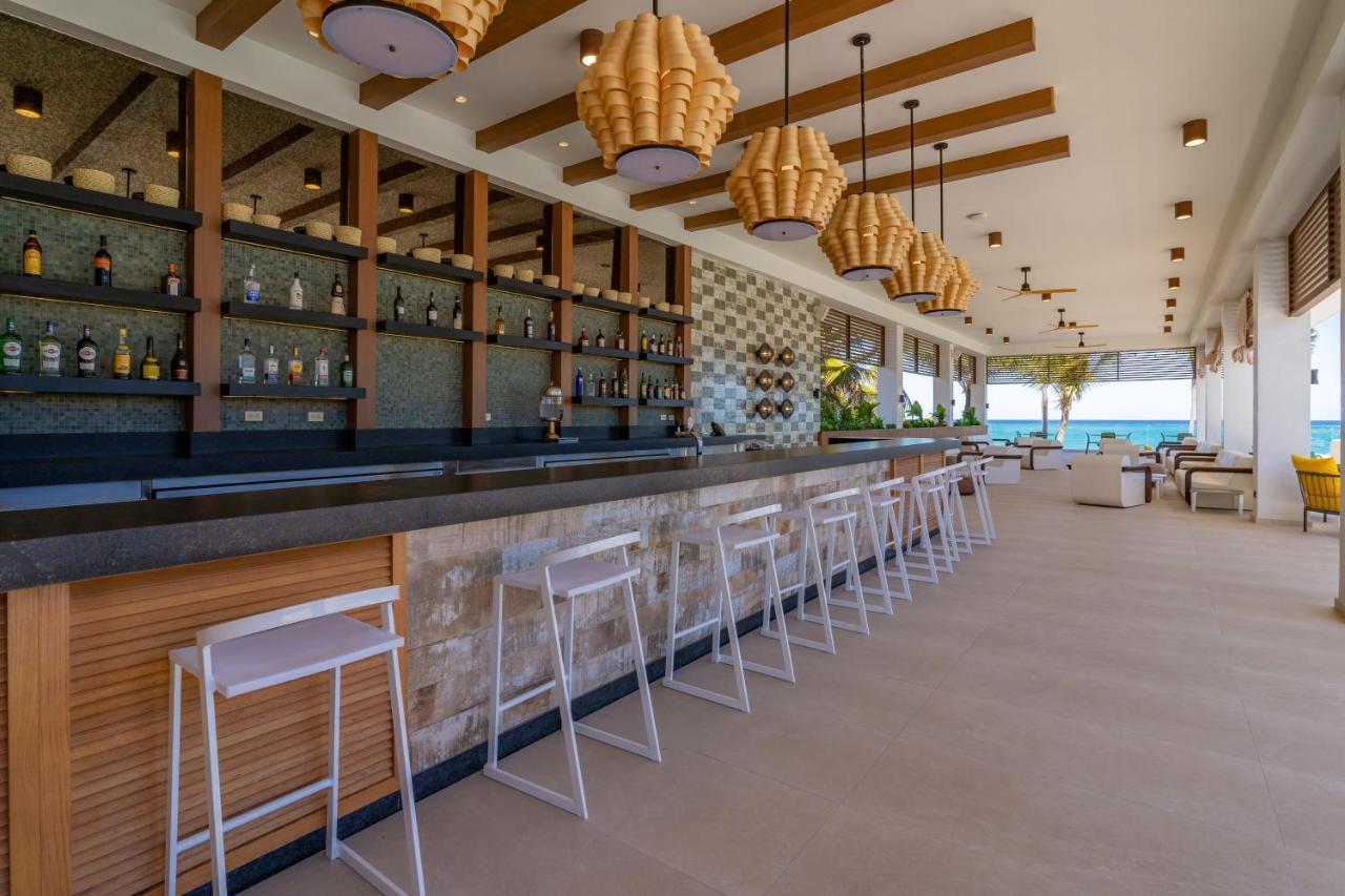 加勒比俱乐部公主海滩水疗度假村-全包 蓬塔卡纳 外观 照片 Rooftop bar at the Grand Palladium Hotel