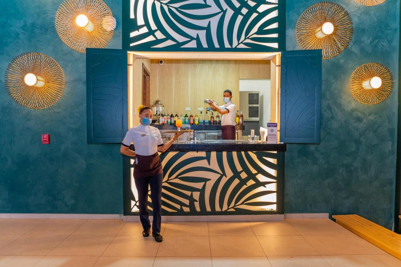 加勒比俱乐部公主海滩水疗度假村-全包 蓬塔卡纳 外观 照片 The bar at the lounge