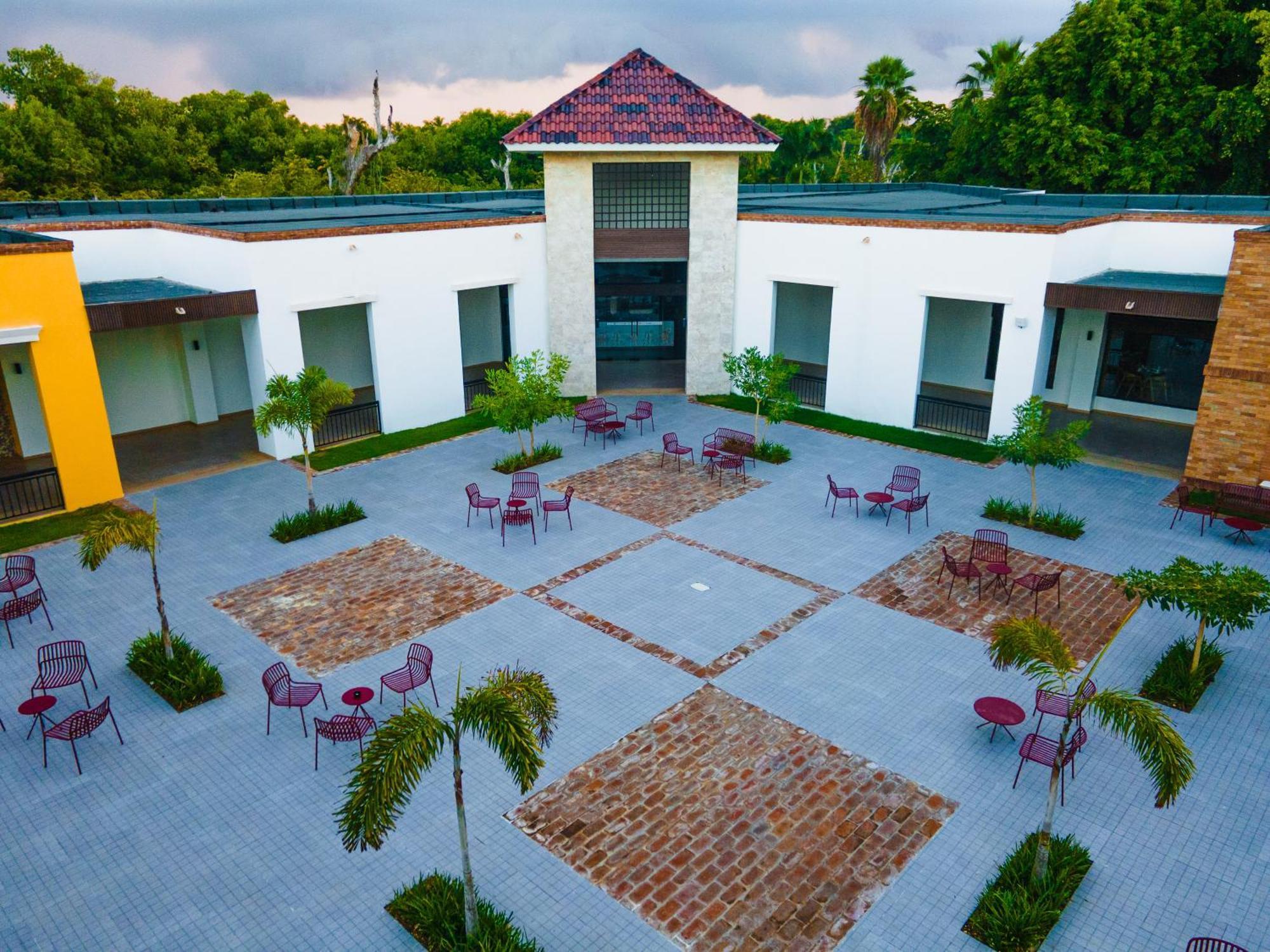 加勒比俱乐部公主海滩水疗度假村-全包 蓬塔卡纳 外观 照片 The University of the West Indies, Cave Hill Campus